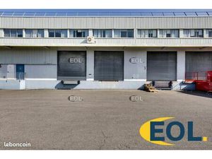 Local industriel 1 340 m²
