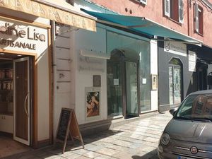 A A louer-local commercial-45 m2-emplacement stratégique-hyper centre-ville de Bastia. ■À 