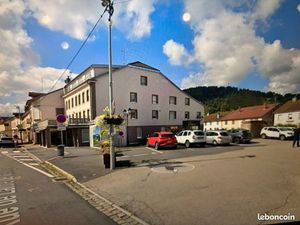 A louer Local commercial avec vitrine plein de centre ville de Granges
