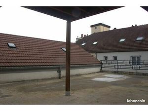 Appartement avec terrasse de 76m² et place de parking au centre-ville