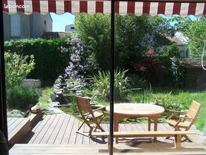 Maison individuelle 3 chambres avec bassin dans le jardin