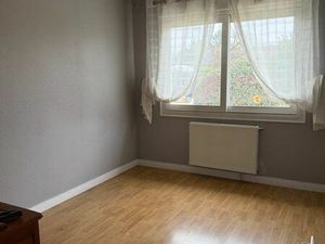 Agréable maison de plain pied dans cadre calme et arboré