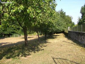 Terrain à bâtir avec pièce d'eau et verger