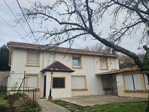 Maison ancienne avec travaux emplacement idéal