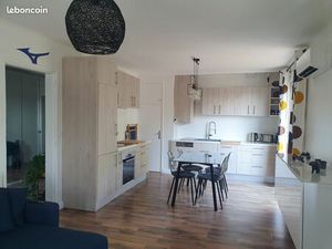 Grand T2 63 m² 3ème et dernier étage / grenier au-dessus de l’apt / grande cave (vélo  sto