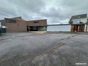 Local 452 m² Charmes