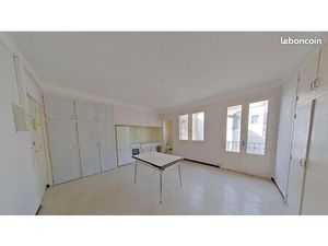 Studio 25 m2+ balcon à 90m la mer