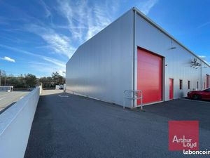 Local industriel 338 m²
