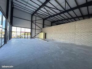 Local commercial 389 m²