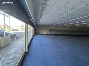 Local commercial 774 m²