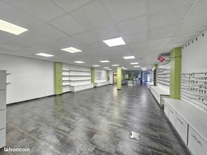 Local commercial 183 m²