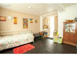 Maison de ville avec garage et jardin