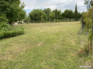 Terrain 650 m² Saint Meme Les Carrieres
