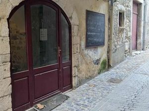 Local commercial traversant Centre historique de Viviers