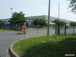 Local industriel 3 800 m²