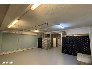 Entrepôt 111 m² PARIS 08