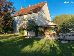 Rare  magnifique fermette rénovée avec grand terrain dans secteur recherché