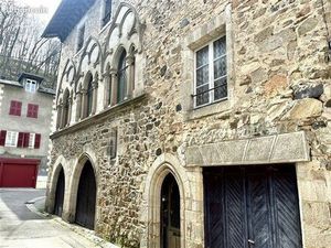 Maison 10 pièces 217 m²