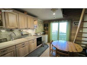 A vendre appartement duplex avec garage et vue dégagée  à 2 minutes à pied du centre de Sa