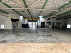 Local commercial  hangar  garage atelier   salle d'exposition etc... A 5 minutes de Carref