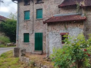 Petite maison de village mitoyenne sur un côté 50m2 en Sud Creuse commune de Saint-Moreil 