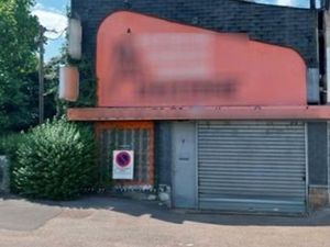 Local commercial dépôt bureaux commerces idéalement situé