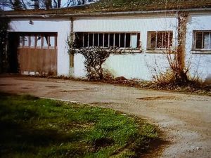 Entrepôt 60 mètres carrés plus jardinet