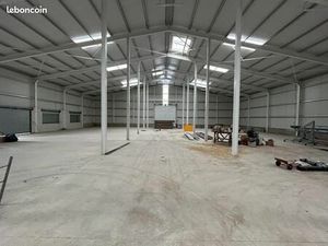 Local industriel 1 050 m²