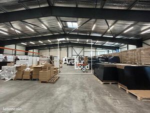 Local industriel 1 340 m²