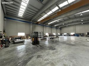 Local industriel 1 515 m²