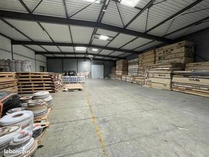 Local industriel 1 600 m²