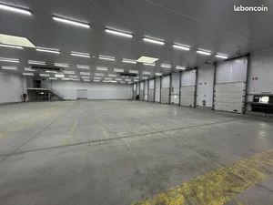 Local industriel 2 600 m²