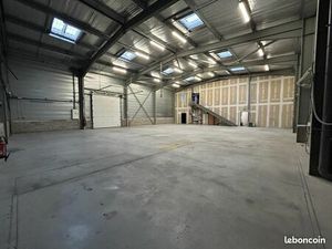 Local industriel 861 m²