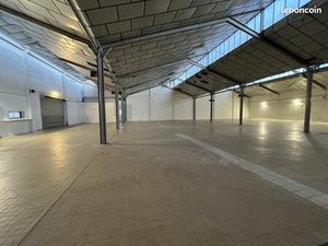 Local industriel 902 m²