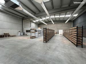 Local industriel 500 m²