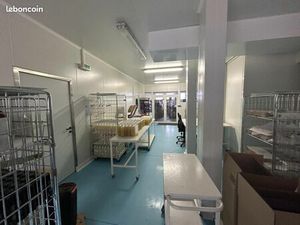 Local industriel 740 m²