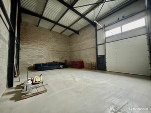 Local industriel 268 m²
