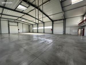 Local industriel 870 m²