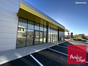 Local commercial 379 m²