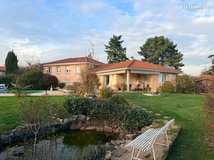 Belle maison familiale d'environ 240 m² avec piscine sur un terrain de 1 500 m²