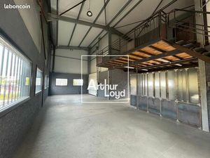 Local industriel 130 m²