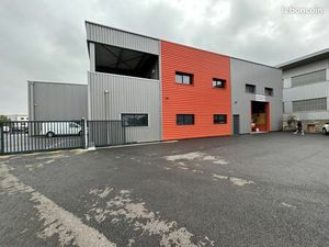 Local industriel 450 m²
