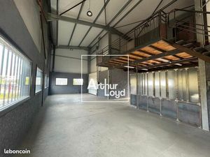 Local industriel 130 m²