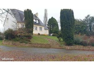OFFRE DE FIN D'ANNEE belle grande et solide maison aux portes de Landerneau
