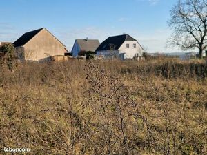 Terrain viabilisé en bordure de champs