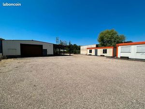 A louer bâtiment industriel 300m² sur 1250m² de terrain