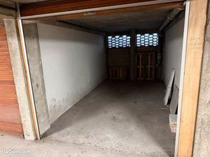 Garage box fermé 12 m² – Centre-ville Biarritz