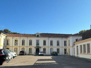 Agen centre : Local professionnel 20m2 + salle attente+1 parking