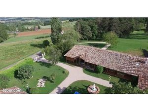 Magnifique Domaine avec 2 bâtisses sur 2ha Parc et bois clos