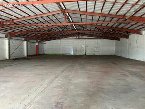 Local industriel 1 158 m²